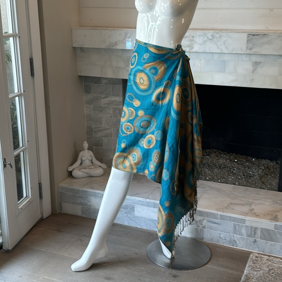 Reversible Turquoise & Brown Circle Print Fringe Pashmina Wrap Scarf or Sarong - Picture 9 of 13